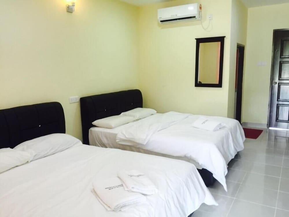 Penarak Bamboo Beach Motel Kuah Eksteriør bilde