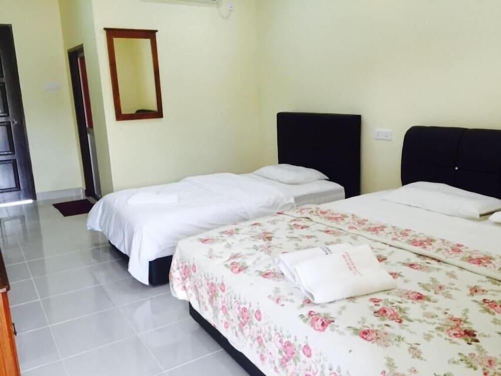 Penarak Bamboo Beach Motel Kuah Eksteriør bilde