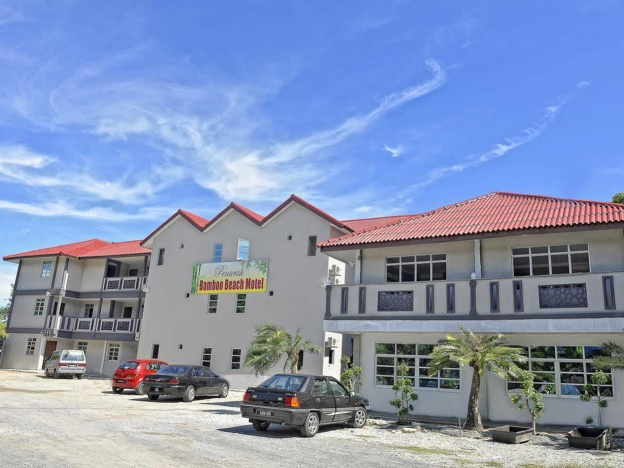 Penarak Bamboo Beach Motel Kuah Eksteriør bilde